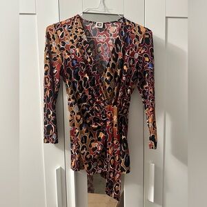 Anne Klein Top Shirt Blouse Small Long Sleeve Wrap Print Brown Blue Beige Black
